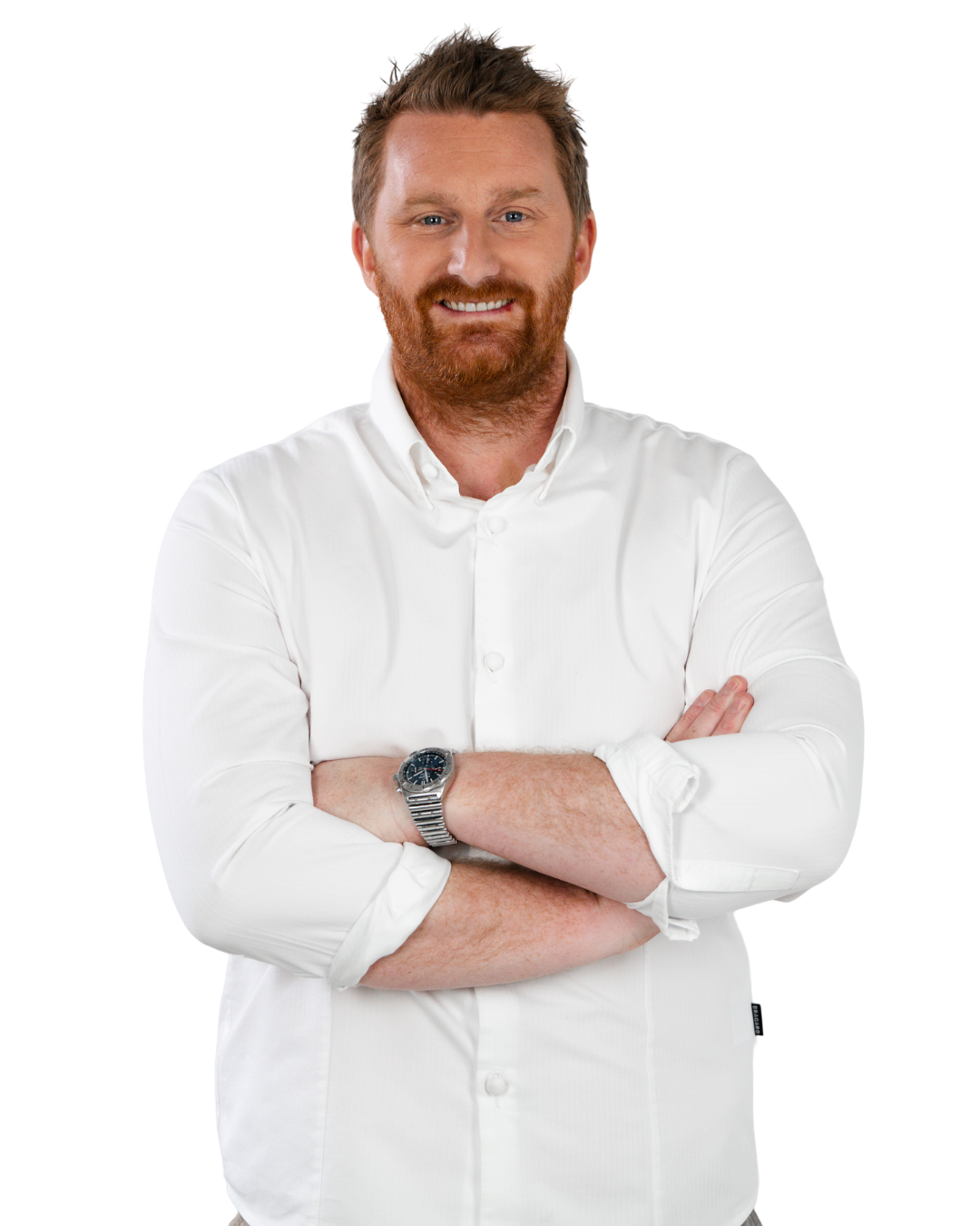 un homme en chemise blanche