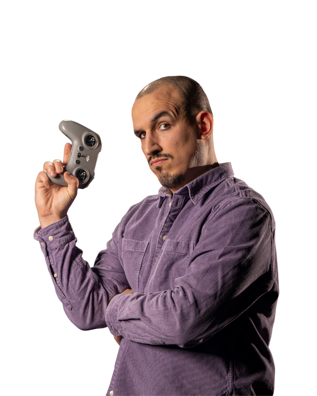 un homme tenant une manette de jeu vidéo