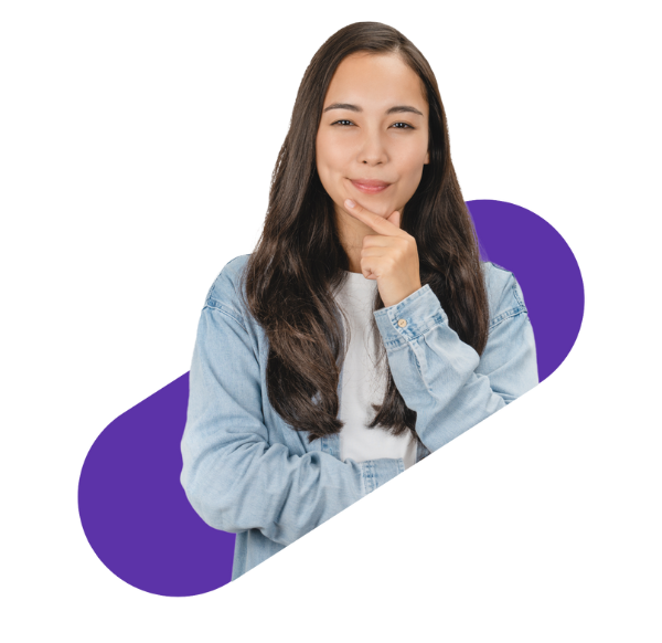 vrouw die nadenkt en haar hand op haar kin legt