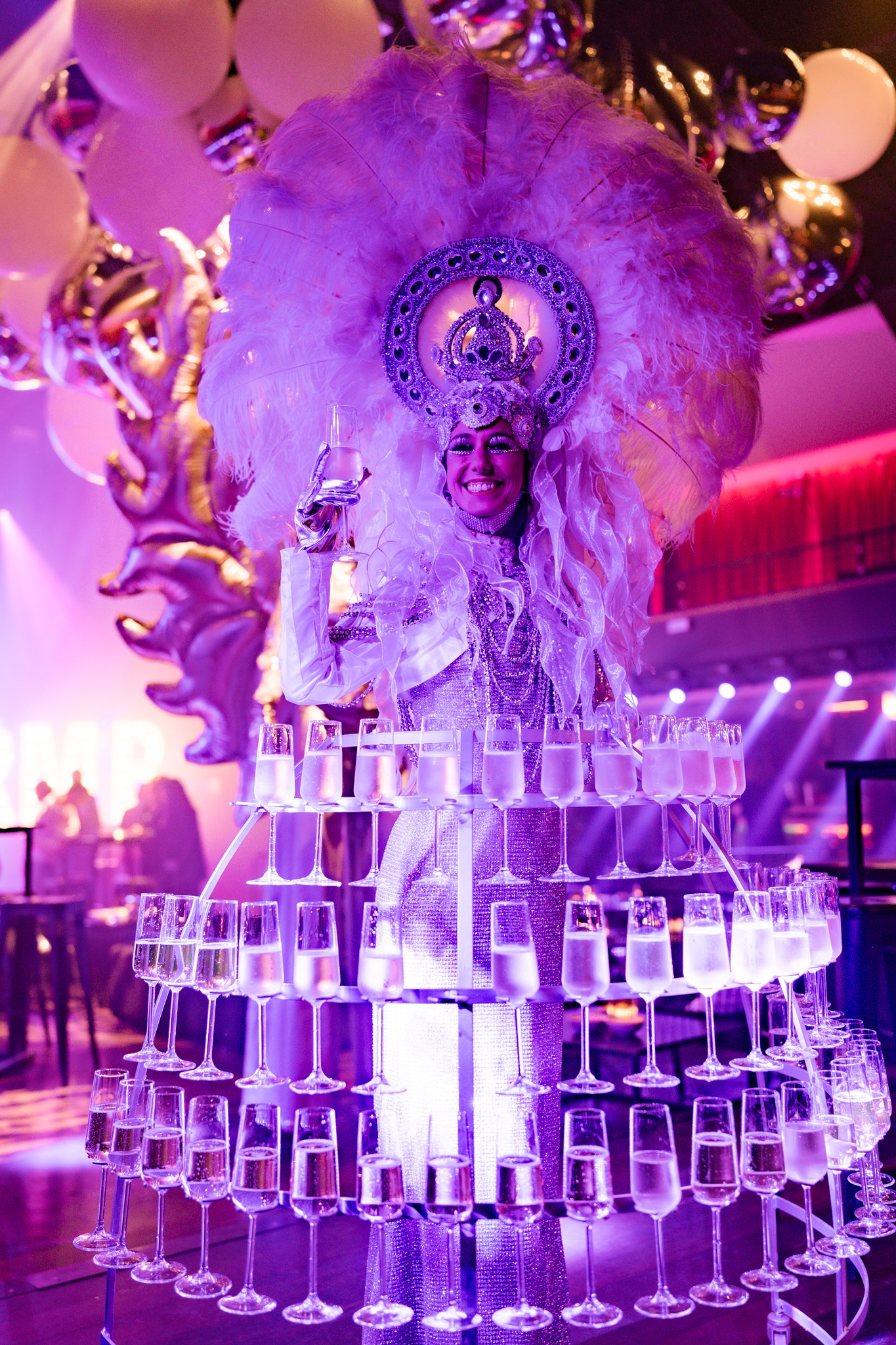 Femme verres soirée 40 ans RMB