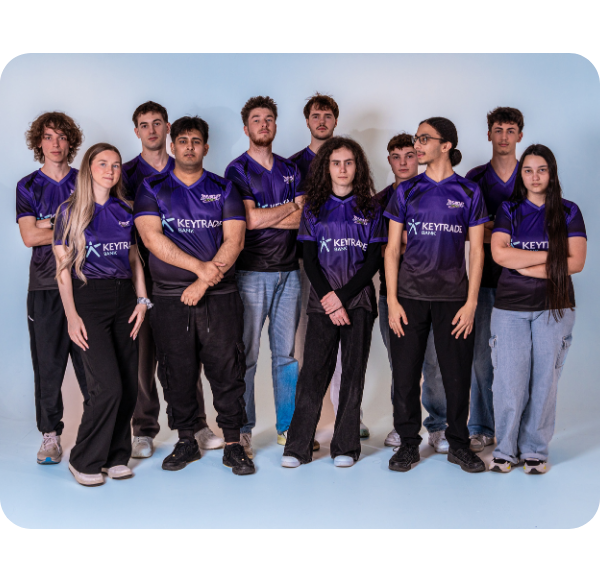 un groupe de personnes posant pour une photo