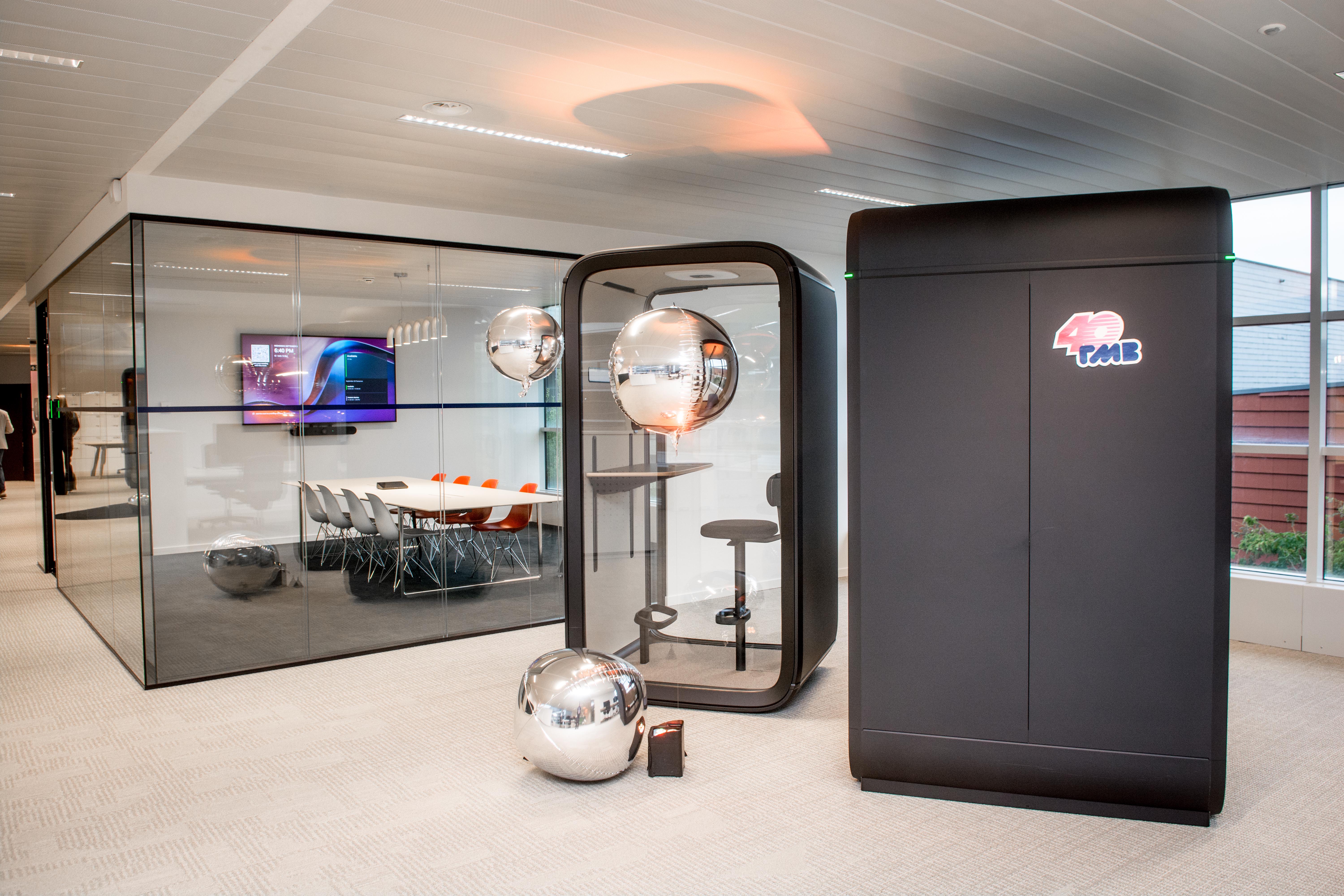 Bureaus RMB 10 - Bubble